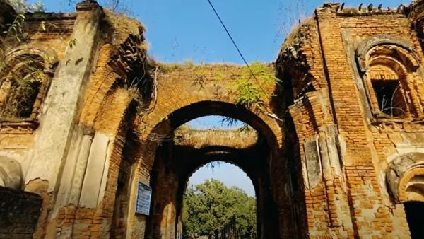 জানেন কোথায় হত্যা করা হয়েছিল নবাব সিরাজকে? শীতের ছুটিতে দেখে আসুন মুর্শিদাবাদের সেই রহস্যময় প্রাসাদে