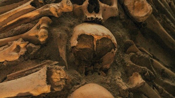 ভয়ঙ্কর ও অদভূত হ্রদে আপনি নতুন বছরে পরিভ্রমণ করতে চাইছেন, তাহলে ঘুরে আসুন এই জায়গাগুলিতে