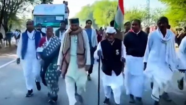 সেদিন গান্ধীজির সঙ্গে হেঁটেছিলেন, দেশকে এক সূত্রে গাঁথতে রাহুলের পরিক্রমায় সেই ৯০-এর যুবক