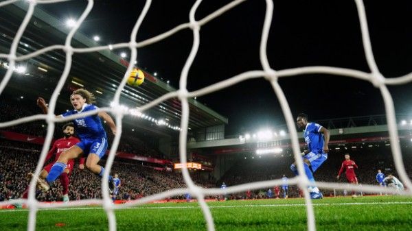 প্রতিপক্ষের জোড়া আত্মঘাতী গোলে জয়ের মুখ দেখল লিভারপুল, রিয়ালের জার্সিতে অপ্রতিরোধ্য বেঞ্জিমা