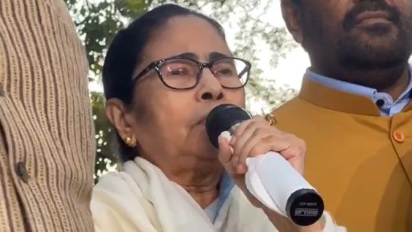 Mamata Banerjee: সংসদে বেশ কিছু বিপজ্জনক বিল আনছে কেন্দ্র! দলের বৈঠকের পরে বিজেপির বিরুদ্ধে সরব মমতা