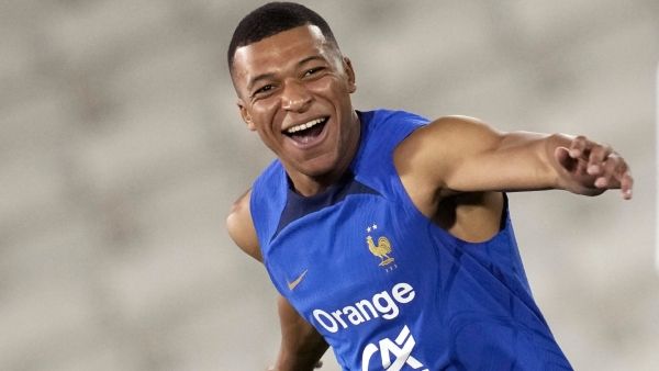 বিশ্বকাপে গোল্ডেন গ্লাভস জয়ী আর্জেন্টাইন গোলরক্ষক মার্টিনেজের সেলিব্রেশন নিয়ে মুখ খুললেন এমবাপে