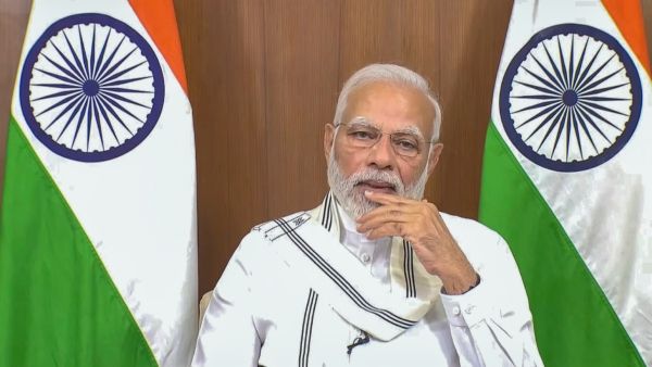 মাকে দাহ করে এসেই সরকারি কাজে যোগ, শোক চেপে রেখেই দেশকে এগিয়ে নিয়ে যাওয়ার বার্তা প্রধানমন্ত্রী মোদীর