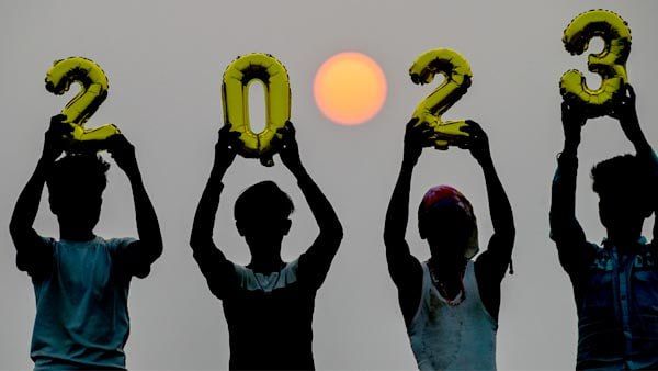 New Year: ২০২২-কে বিদায় জানিয়ে নতুন বছর ২০২৩-কে স্বাগত জানাল ভারত সহ গোটা বিশ্ব