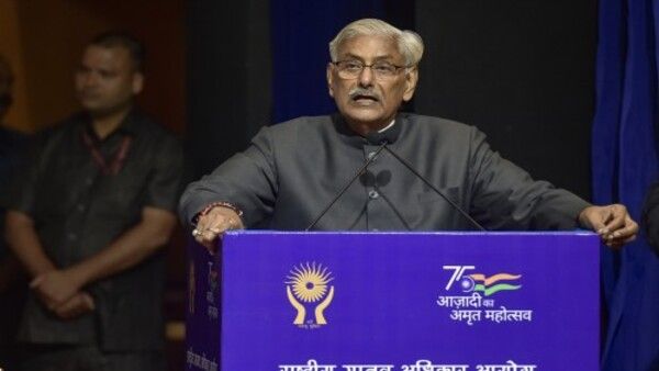 Human Rights: এগ্রিগেটর প্ল্যাটফর্মের 'হায়ার অ্যান্ড ফায়ার'-এ মানবাধিকার লঙ্ঘন! মোকাবিলার ডাক NHRC প্রধানের