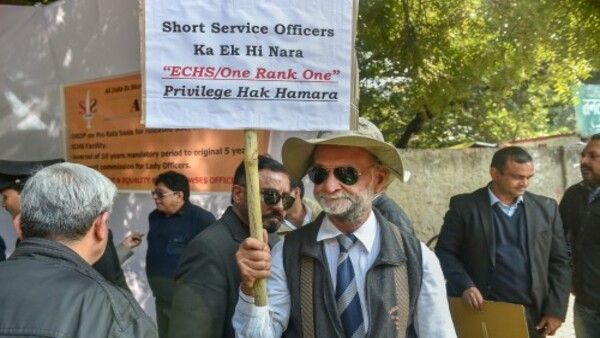 OROP: এক পদ এক পেনশন প্রকল্পে সংশোধন! উপকৃত হতে চলেছেন সেনাবাহিনীর ২৫ লক্ষের বেশি প্রবীণ সদস্য