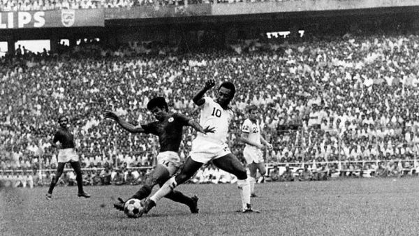 কেন কখনও ইউরোপের ক্লাবে খেলেননি পেলে?