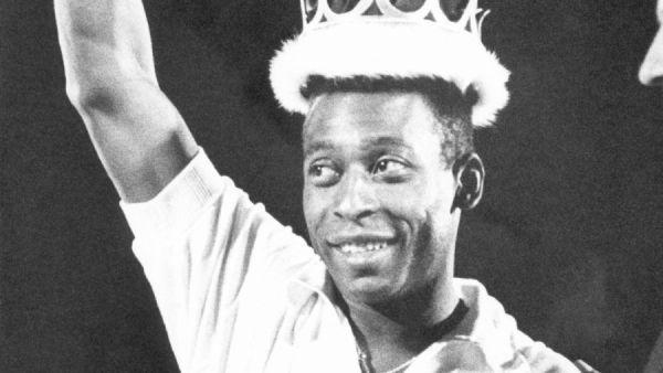 পেলে আর গোল যেন সমার্থক! ফুটবলের এমন কীর্তি যা আজও ধরাছোঁয়ার বাইরে