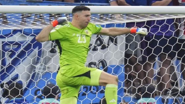 কোপা আমেরিকা-বিশ্বকাপে গোল্ডেন গ্লাভস জয়ী মার্টিনেজকে পাওয়ার জন্য ঝাঁপিয়েছে চেলসি, ম্যানচেস্টার ইউনাইটেড