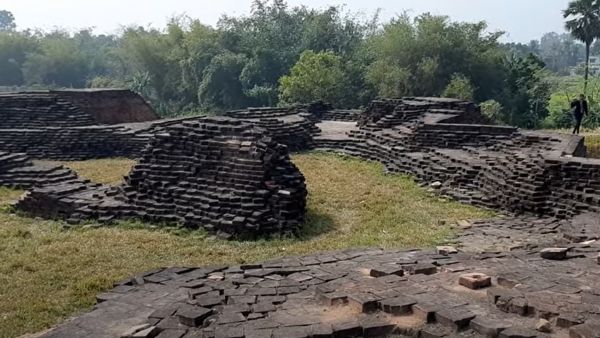 শ্রীচৈতন্য মহাপ্রভুর স্মৃতি বিজরিত মায়াপুরেই রয়েছে সেন রাজাদের তৈরি বল্লাল ঢিবি