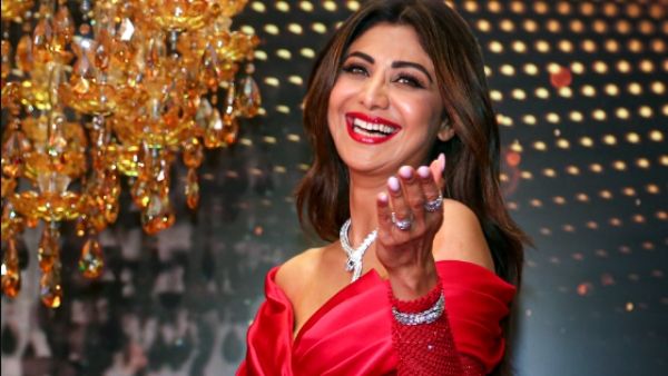 ক্রিসমাসের প্রস্তুতি কীভাবে নিচ্ছেন শিল্পা শেঠি, কেমন ভাবেই বা সাজালেন ‘বস্তিয়া’-কে, দেখুন