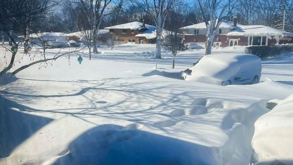 এক মানুষ সমান বরফ জমে ভয়ঙ্কর পরিস্থিতি মার্কিন মুলুকে, তুষার ঝড়ে মৃতের সংখ্যা বেড়ে ৬০