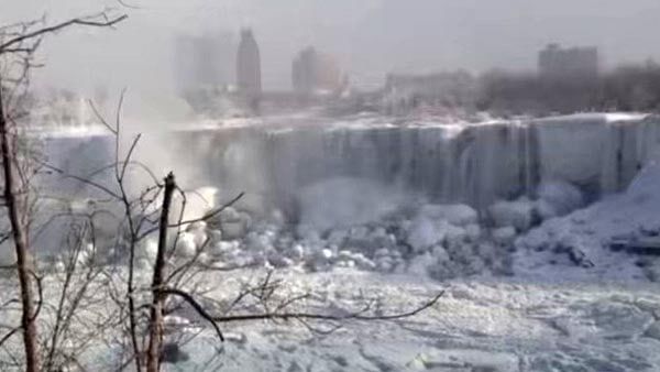 winter storm 2022: ইতিহাসের ভয়ঙ্কর তুষার ঝড় আমেরিকায়! জমল নায়গ্রা জলপ্রপাতও