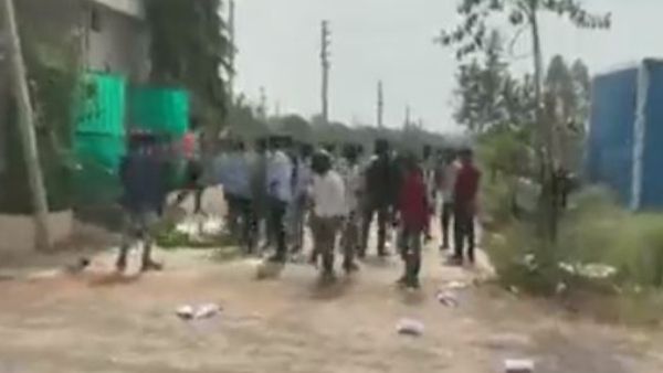 বাড়িতে ঢুকে একদল যুবক অপহরণ করে নিয়ে গেল লেডি ডাক্তারকে, ভিডিও ভাইরাল