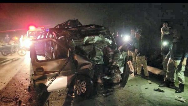 UP: বাস এবং ট্রাকের ধাক্কায় মর্মান্তিক মৃত্যু ৭ জনের, আহত আরও ৪০