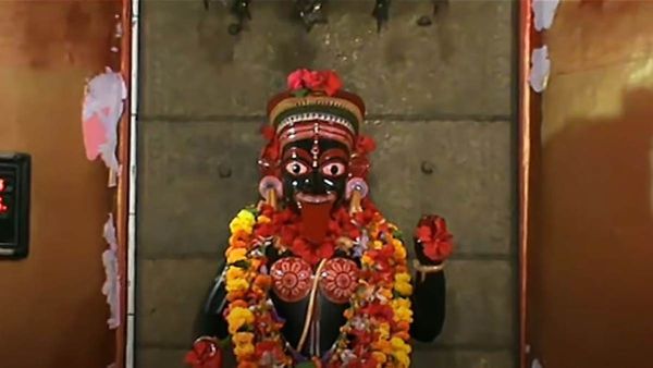 নরবলির রক্ত দিয়ে প্রাণ প্রতিষ্ঠা হয়েছিল, কলকাতার কাছেই রয়েছে সেই রহস্যে ভরা কালী মন্দির