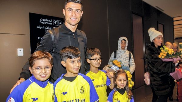 ইউরোপের তাবড় তাবড় ক্লাব চেষ্টা করেও সই করাতে পারেনি তাঁকে, গোপন কথা জানালেন রোনাল্ডো