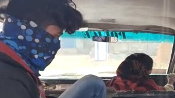 হাটুর বয়সী যুবককে ভালোবেসে 'অপহরণ'! দুই সন্তানের মায়ের কীর্তি চমকে দিচ্ছে পুলিশকেও