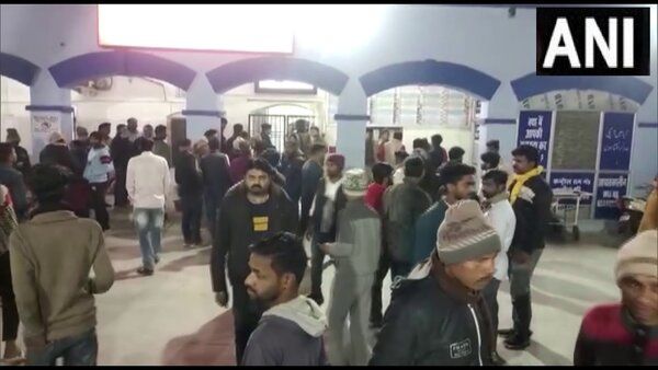 বিষ মদে বিহারে মৃত্যু অব্যাহত! কমপক্ষে ৫ জনের মৃত্যু, গুরুতর অসুস্থ অবস্থায় হাসপাতালে ভর্তি বহু