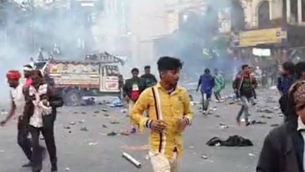 ISF-এর অবরোধ তুলতে গেলে পুলিশের ব্যাপক লাঠিচার্জ! রণক্ষেত্র ধর্মতলা, গ্রেফতার নওসাদ সিদ্দিকি