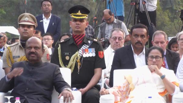 বাজপেয়ী, রাধাকৃষ্ণণ, কালামের সঙ্গে মমতার তুলনা করে ভূয়সী প্রশংসা রাজ্যপাল বোসের