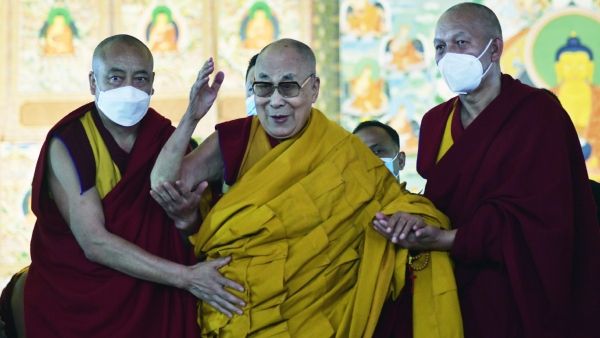 চিনের কমিউনিস্ট সরকারই শেষ করে দিতে চাইছে বৌদ্ধ ধর্মকে! বিস্ফোরক দলাই লামা