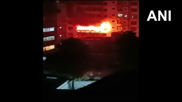 হাসপাতালের পরে এবার বহুতল! ভয়াবহ অগ্নিকাণ্ডে ৩ শিশু-সহ কমপক্ষে ১৪ জনের মৃত্যু