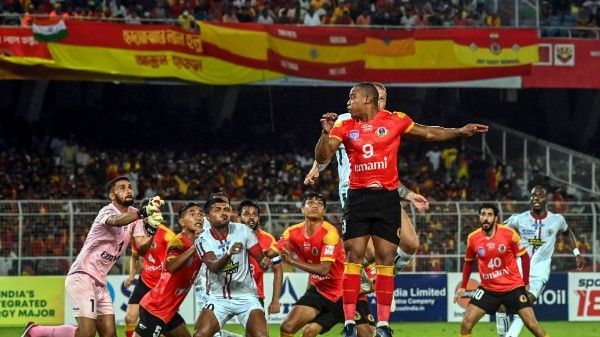 এলিয়ান্দ্রোর বিকল্প খুঁজে নিল ইস্টবেঙ্গল, প্রিমিয়ার লিগে খেলা তারকা আসছেন ভারতে