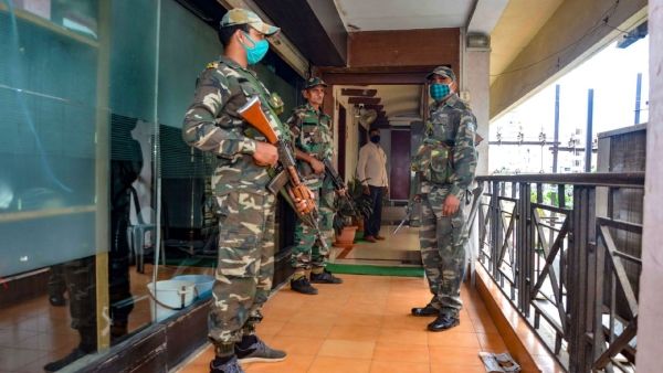 কলকাতায় তৃণমূল মেয়র পারিষদের বিলাসবহুল হোটেলে আয়কর দফতর, দীর্ঘ তল্লাশি তদন্তকারীদের