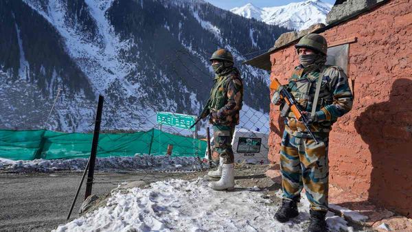 India-China LAC Dispute: সীমান্ত নিয়ে ভারত-চিনের মধ্যে উচ্চপর্যায়ের বৈঠক! রইল বিস্তারিত