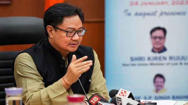 'দেশের বিরুদ্ধে গেলে কড়া মূল্য চোকাতে হবে', হুঁশিয়ারি আইনমন্ত্রী রিজিজুর