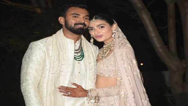 রাহুল-আথিয়ার বিয়েতে গাড়ি উপহার বিরাট-সলমনের, ধোনি দিলেন বাইক! করের চাপ কি বাড়ল?