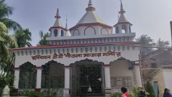 পুজো দেওয়া-প্রসাদ নিষিদ্ধ করে মহিষাদলে পল্লি কমিটির ফতোয়া ঘিরে বিতর্ক! অভিযুক্ত তৃণমূল কংগ্রেস