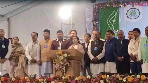 অরিজিৎ সিং মা-মাটি-মানুষের লোক, সাহায্য করবে সরকার! সাগরদিঘির মঞ্চ থেকে নাম না করে বিজেপিকে বার্তা মমতার