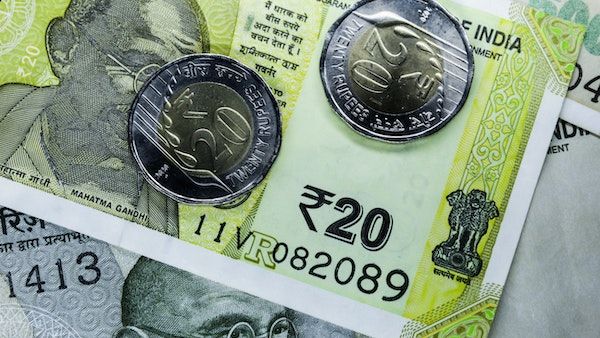 কোথায় কোথায় প্রবীণ নাগরিকদের জন্য সুদের হার ৮%-এর বেশি! রয়েছে সর্বোচ্চ কর ছাড়ের সুবিধা