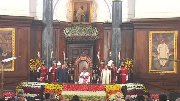 Budget 2023: বাজেট অধিবেশনের সূচনা ভাষণেই আত্মনির্ভর ভারত গড়ার বার্তা রাষ্ট্রপতি দ্রৌপদী মুর্মুর