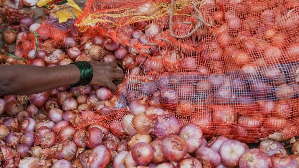৫০০ শতাংশে বেড়েছে পেঁয়াজের দাম, ভয়াবহ খাদ্য সংকটের জেরে পদপিষ্টের ঘটনা পাকিস্তানে