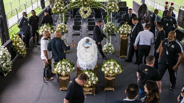 Pele: ফুটবল সম্রাটকে শেষ বিদায় জানাল ব্রাজিল