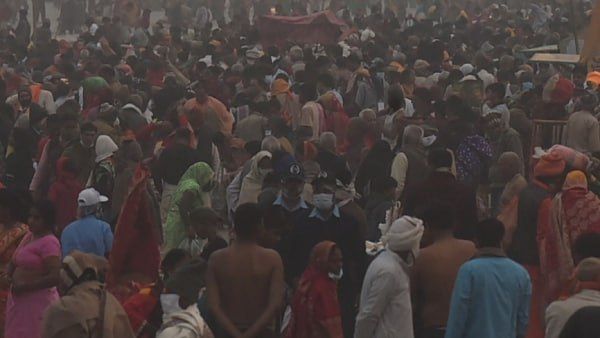 ওডিশায় মকর সংক্রান্ত মেলাতে পদপিষ্টে মৃত দুই, কড়া নজরদারিতে গঙ্গাসাগরে পূণ্যস্নান