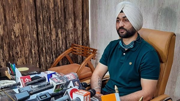 ভাবমূর্তি নষ্ট করার চেষ্টা, প্রতিক্রিয়া সন্দীপ সিংয়ের, ক্রীড়া দফতরের দায়িত্ব নিলেন মুখ্যমন্ত্রী