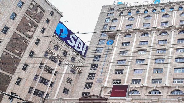 SBI Server Down: দেশজুড়ে সার্ভার ডাউন! স্তব্ধ স্টেট ব্যাঙ্কের একাধিক পরিষেবা