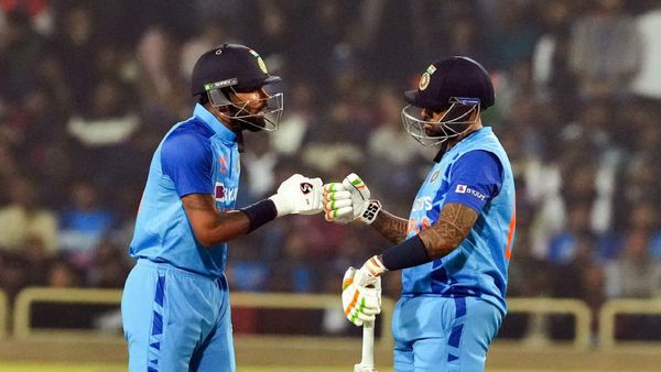 সূর্যকুমার যাদব পিছনে ফেলেছেন ধোনি-রায়নাকে, আজ পারবেন ডি ভিলিয়ার্সকে টপকাতে? জানুন বিস্তারিত