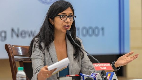 মহিলা কমিশনের চেয়ারপার্সনকেই ১০-১৫ মিটার পর্যন্ত টেনে হিঁচড়ে নিয়ে গেল মদ্যপ ড্রাইভার!