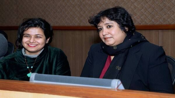 তসলিমা নাসরিনের চিকিৎসা বিভ্রাট! পঙ্গু জীবন পেতেই কি লক্ষ লক্ষ টাকা খরচে চিকিৎসা, প্রশ্ন লেখিকার