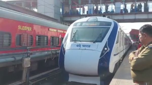Vande Bharat: ফের বন্দে ভারত এক্সপ্রেসে পাথর ছোড়ার অভিযোগ, আতঙ্কে যাত্রীরা
