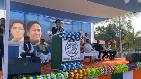 একদিকে মমতা অন্যদিকে অভিষেক, তৃণমূলের জোড়া কর্মসূচির দিনে পিছিয়ে থাকছে না বিরোধীরাও