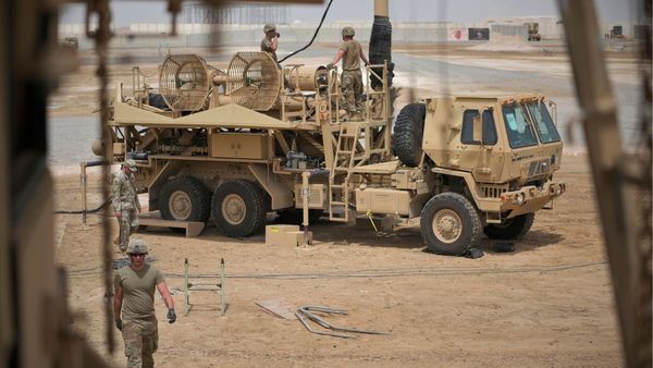 Chinese Spy Balloon: আমেরিকার আকাশে চিনের 'স্পাই বেলুন'! গুলি করতেও ভয় পেল ফোর্স