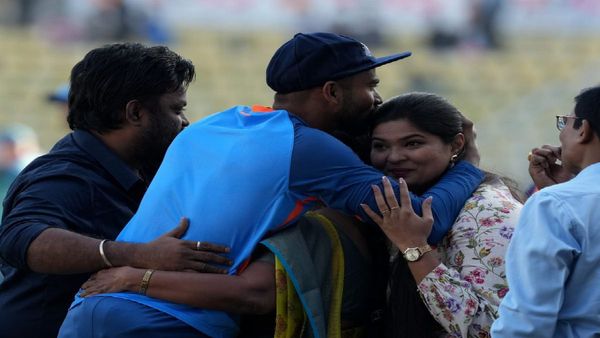 ভারতের হয়ে টেস্ট অভিষেক ভরতের! আবেগপ্রবণ হয়ে পড়লেন অন্ধ্রের উইকেটকিপার, একনজরে কেরিয়ার