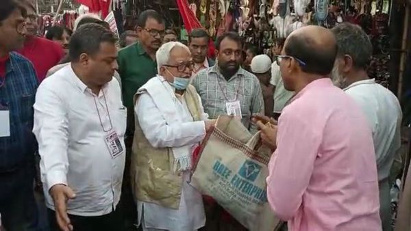 অভিষেক হাঁটুর বয়সী নেতা! বাম-বিজেপি জোট নিয়ে কটাক্ষের জবাবে বিমান বসু