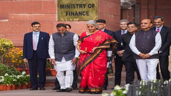 Union Budget 2023: অমৃতকালের প্রথম বাজেটে সাত ক্ষেত্রকে অগ্রাধিকার, যুবদের মন জয়ের চেষ্টা নির্মলার